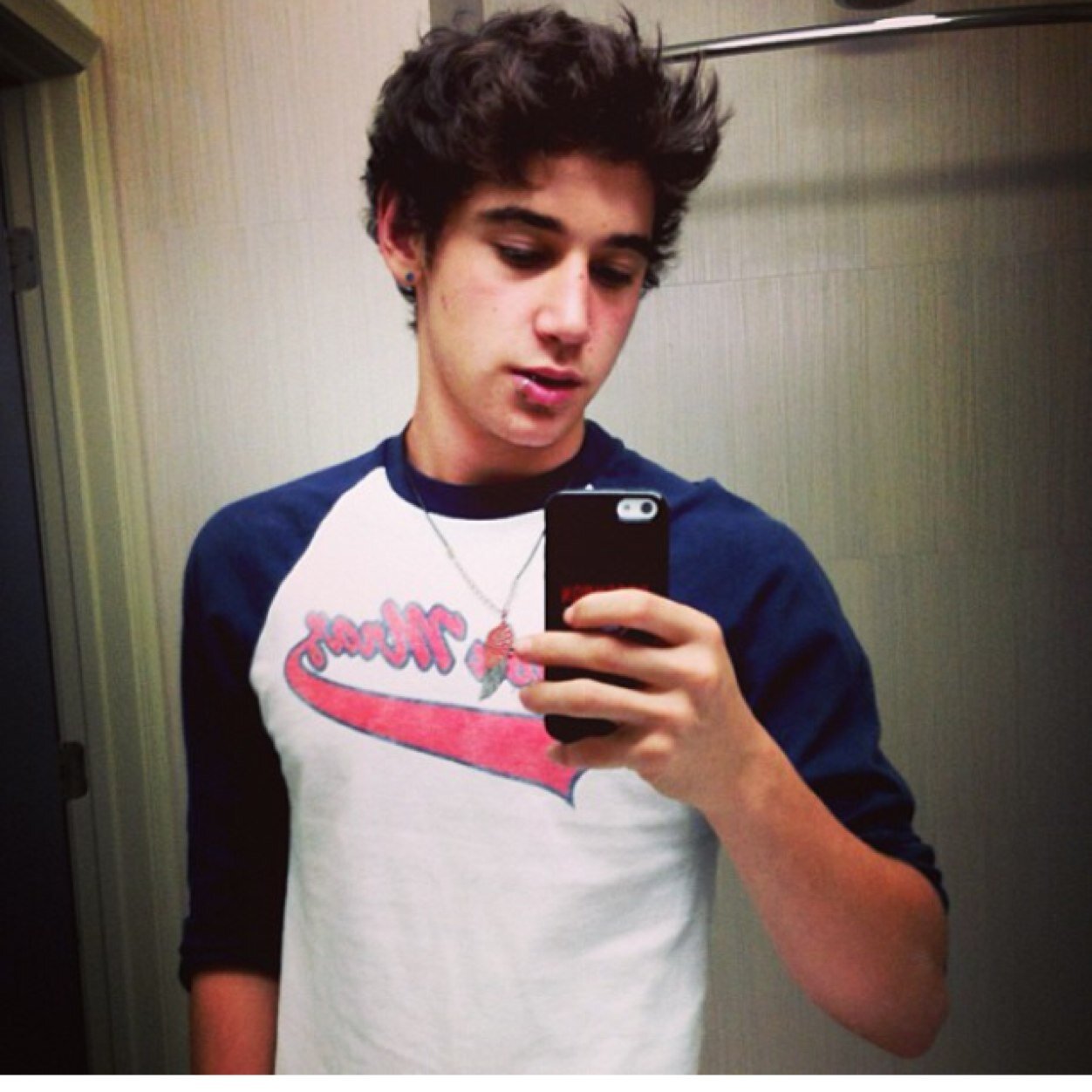 You aint famous so follow me on my main account @lukewifey ❤️ i follow back 100 percent!!