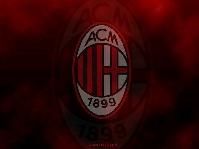 Médico ginecobstetra, fanático de mis hijos y esposa, del fútbol (A.C. Milan) y al PES