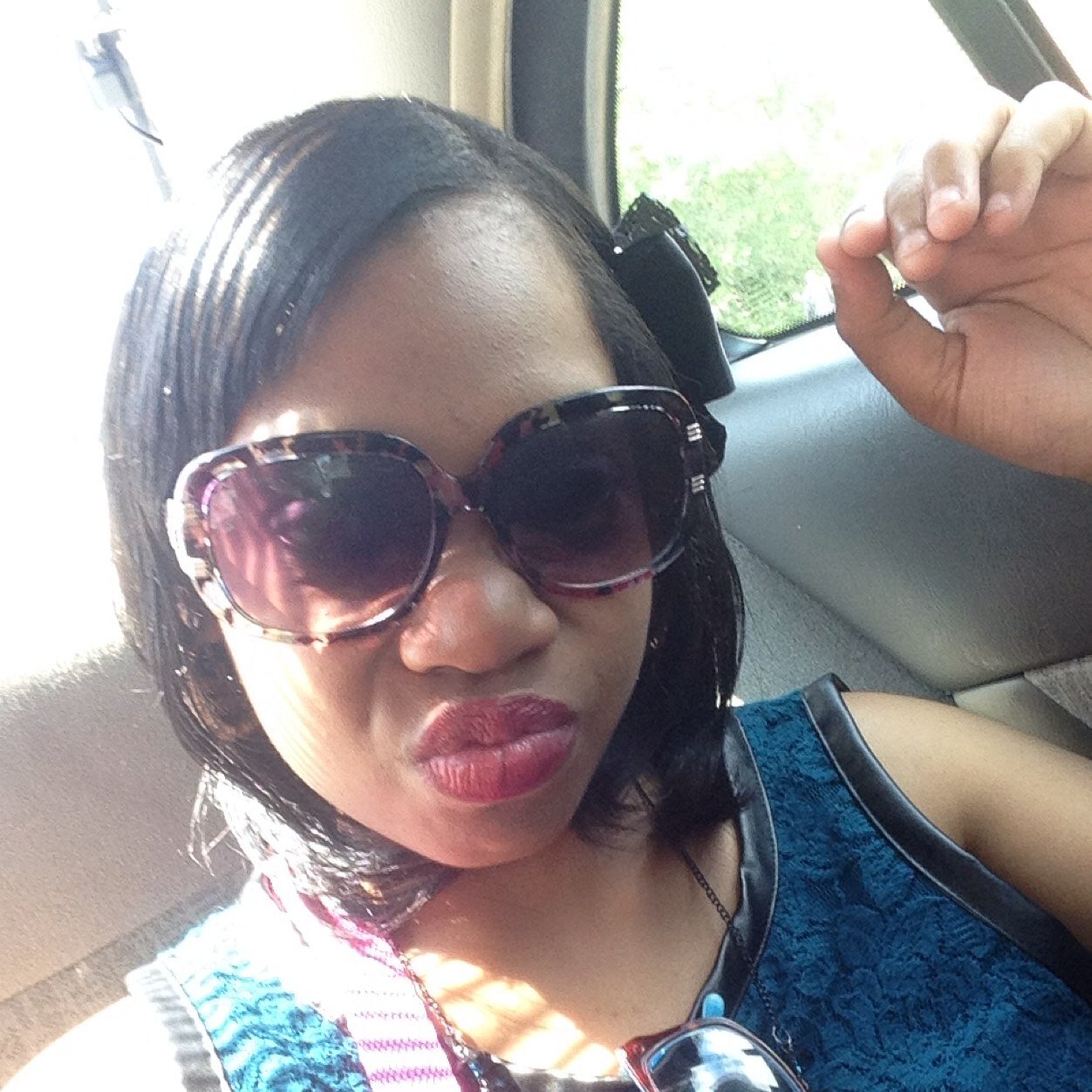 follow me on ista terra_ladeceia_monique_collins want to know me hit that blue button