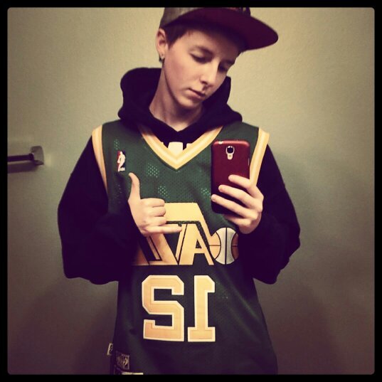 gibbyguppy12's profile picture. nineteen. ball is life #12. xboxlive: iGiBBy of DHG