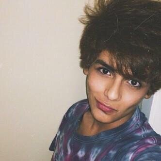 053Naser's profile picture. ي ججمّال عيونه .  .  . لا ناظرنيَ وابتسسمَ ♡                                           PIN:259E7570