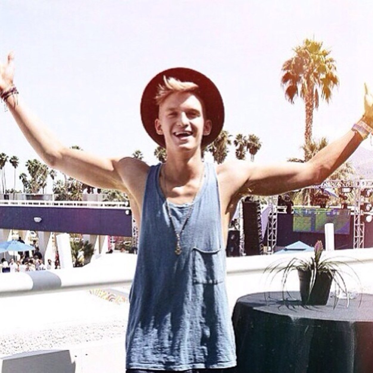 Cody followed me on 6/01/13 and tweeted on 10/11/13. We are not fans, we are angels. Ask for a followback. Loving @codysimpson all day.