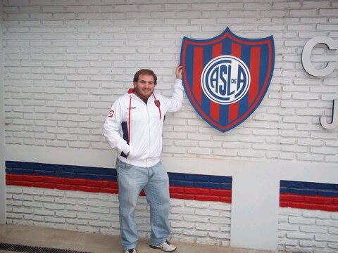 Hincha, socio y socio refundador de #SanLorenzo
Trabajo en el área de prensa de @peniascasla
Siempre #MasQue90Minutos