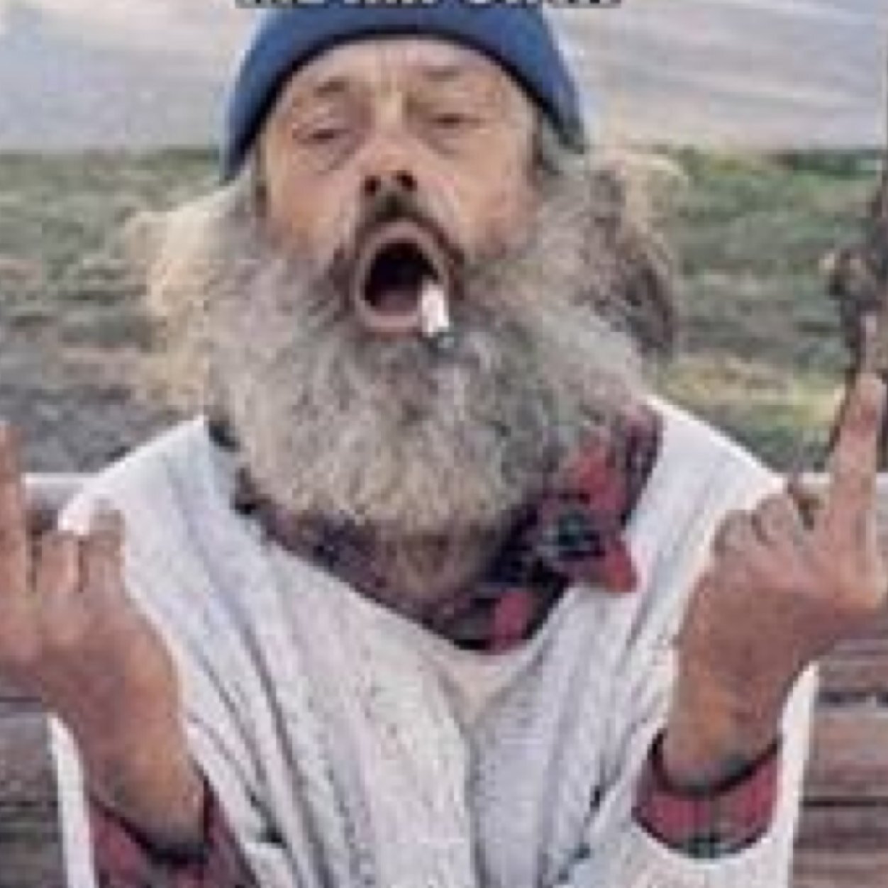 Hola, tengo buenos tuits, follow back, daré recomendaciones, opiniones y semen en el culo .