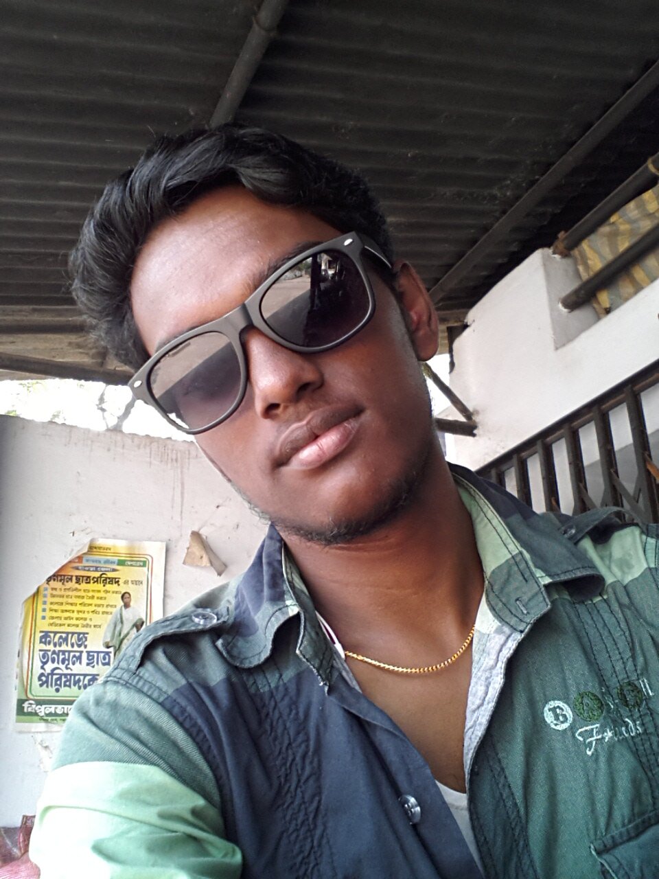 Tu Ladki ke Peche Bhage ge to Ladki tere Peche Bhage ge.
Tu payse ke peche bhage ge to Ladki Tweeter ke pechay Bhage ga..:-)