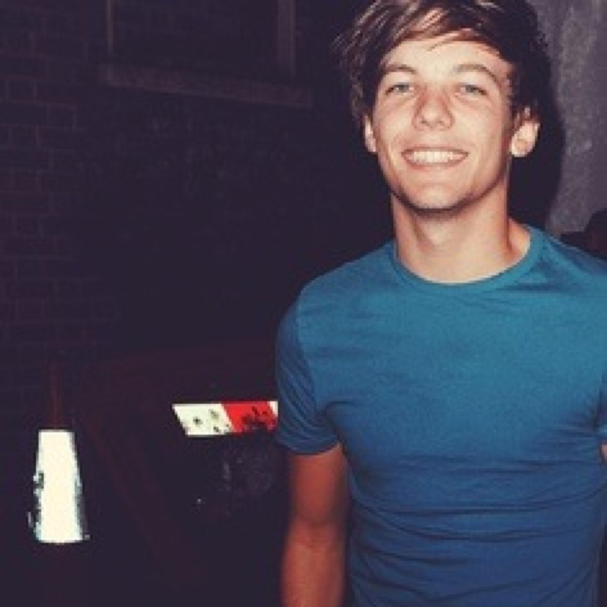 chulalouis's profile picture. louis and i were making out on a black table but then i felt myself waking up