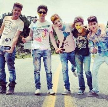 FamilyCD9's profile picture. Family Coders! Oficial Twitter ♪Chicas enamoradas de 5 maravillosos chicos♥ Hermosas voces y canciones ♪