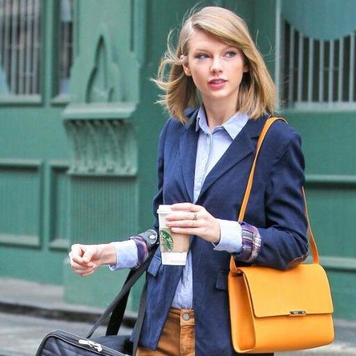 Vote #MTVHottest Taylor Swift