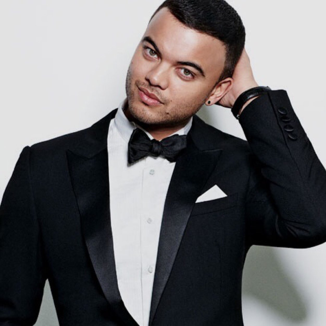 so i love guy sebastian.. so i made a fan page to share my love... ❤ your a idol to so many people guy! thanks from everyone!❤❤