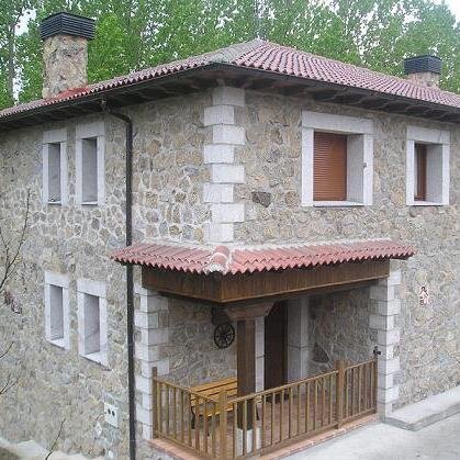 Casa rural de alquiler completo de 8 plaza. A 17 kms. de Avila. Ideal para descansar y disfrutar de la naturaleza. 610240184 - 610240185