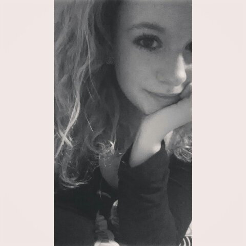 x_serennnnna's profile picture. Live your life, let me live mine