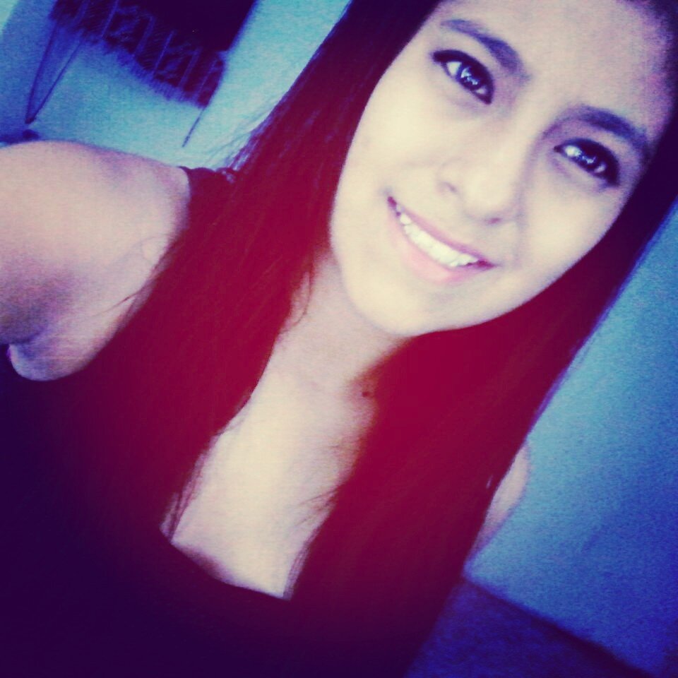 cambia el mundo con una sonrisa (: pero no dejes que el mundo cambie tu sonrisa 8-)
