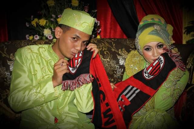 Angel & Devil adlh 2mahluk Tuhan yg slalu brmusuhan dan tk prnh akur, tp krn @acmilan & @MilanistiOrId mreka bisa brsatu, itu KITA
[  @MilanDiewz ♥ @Patyo07 ]