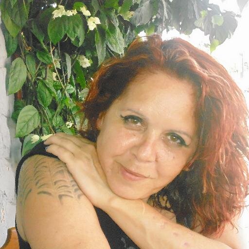 Sou às avessas!

Não trago a alma encoberta pelo véu sangrento; encarnada…

Quando tocam meu corpo, irremediavelmente já rasgaram minha alma…