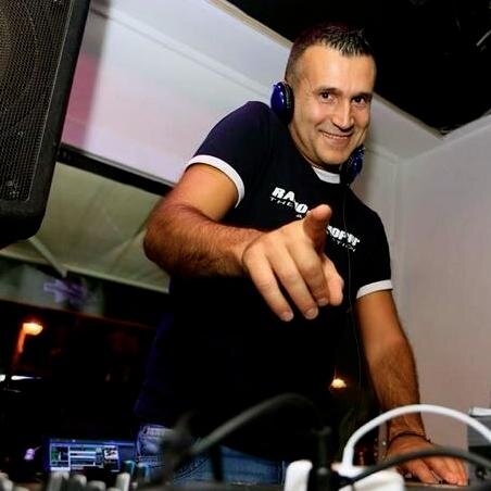 dj producer,mi potete trovare su Radio Studio Più dalle 7 alle 10 con il Morning Fever e alle 20.30 con il D.T.M..... e in consolle nei migliori locali.