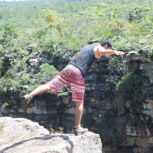 Estudante de Engenharia, louco por tecnologia movel, viciado em podcasts e apaixonado por MOTOS!! http://t.co/F6cL6ub8z1