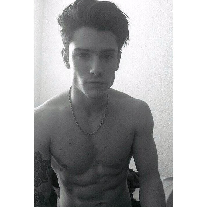 limit, succhiamelo. (@damiangdrs)