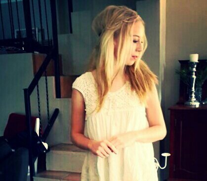 Aspiring teacher; love to read; future English teacher; love art, music and writing.