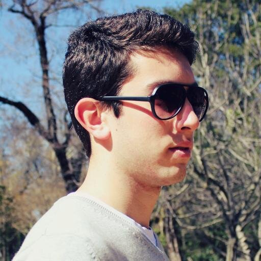 Estudiante de arquitectura de la Univerdidad de Sevilla. Aficionado al futbol y al deporte en general