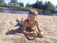 - Ты же фотограф? - Да. - О, посоветуй, какую камеру лучше для инстаграмма брать, айфон или андроид?