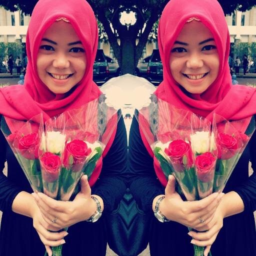 Bahagia itu simple, nikmati&syukuri saja apa yg kita miliki dan dapatkan. This my life, my world & my way.