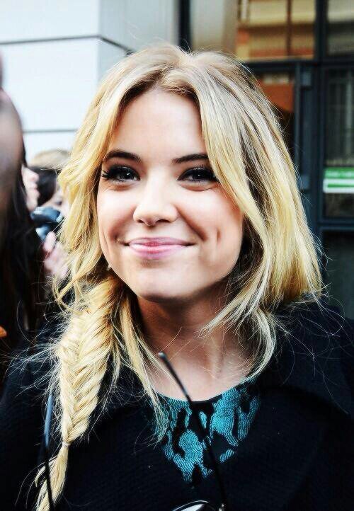 Charlotte Clark || 19 || single || etero || barista