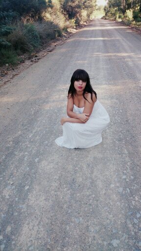 i am a young out going person,love shopping.i am a dancer and like to do modeling.always up to meet new people