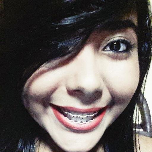 Ariana, 17 years old. Apaixonada por Deus, família, amigos, música e musculação.