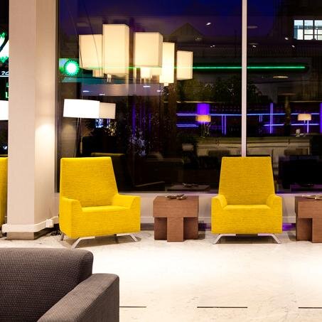 105 Apartamentos de 35 m² con dormitorio, salon, baño y cocina, equipados con todas las atenciones y servicios. Dispone de seis salones con capacidad hasta 300p