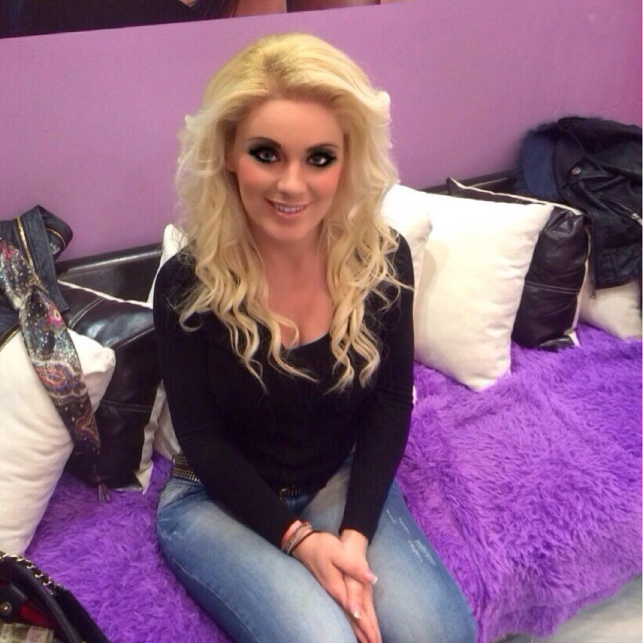 vana198711's profile picture. 