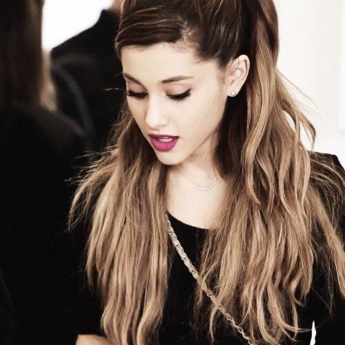 Follow Ally Brookyee @AllyBae77
Because she just gave you a free follow please 3 I love you all