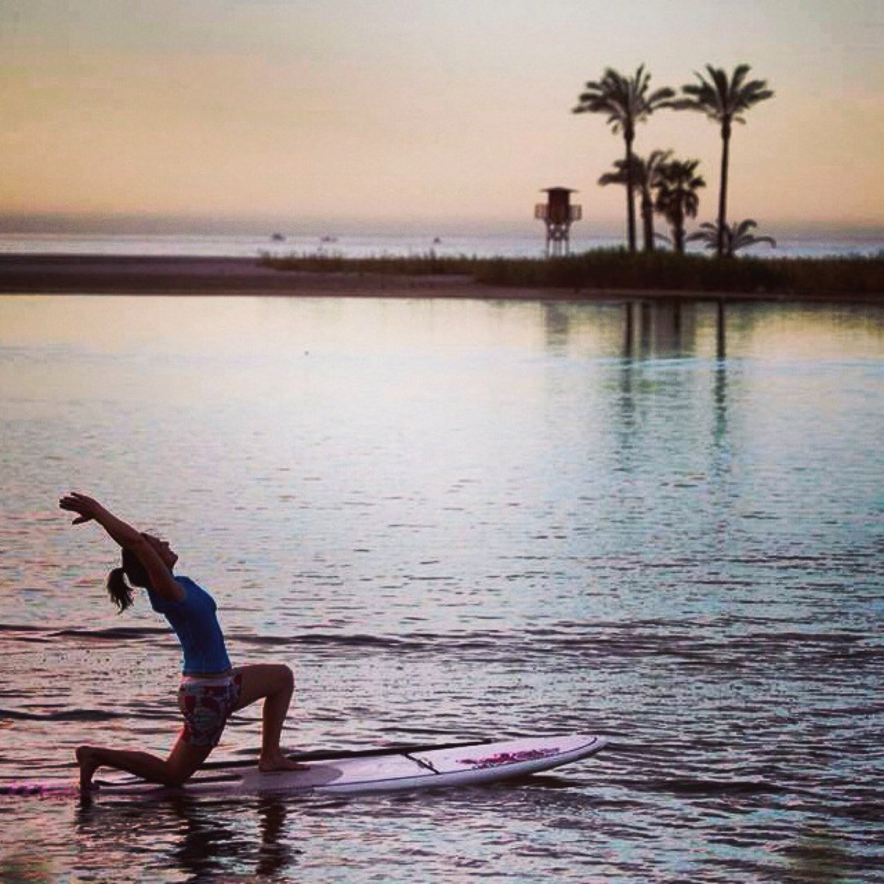 Escuela de SUP/SUP & SURF/Shop Tiki Bar