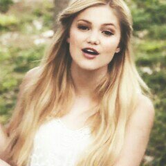 I am Sophia, but you can call me Sophie/Soph. Lost in my ways. Dad is Atticus Meadows, sister is Madison Shadows. [[Single~Bi]] [#Multi]