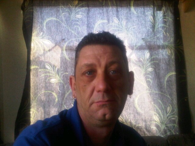 Easy going hate ppl trying to mugg me off just want to be loved and someone to want to be with me just for me iv got so much love to give if I can fill it back