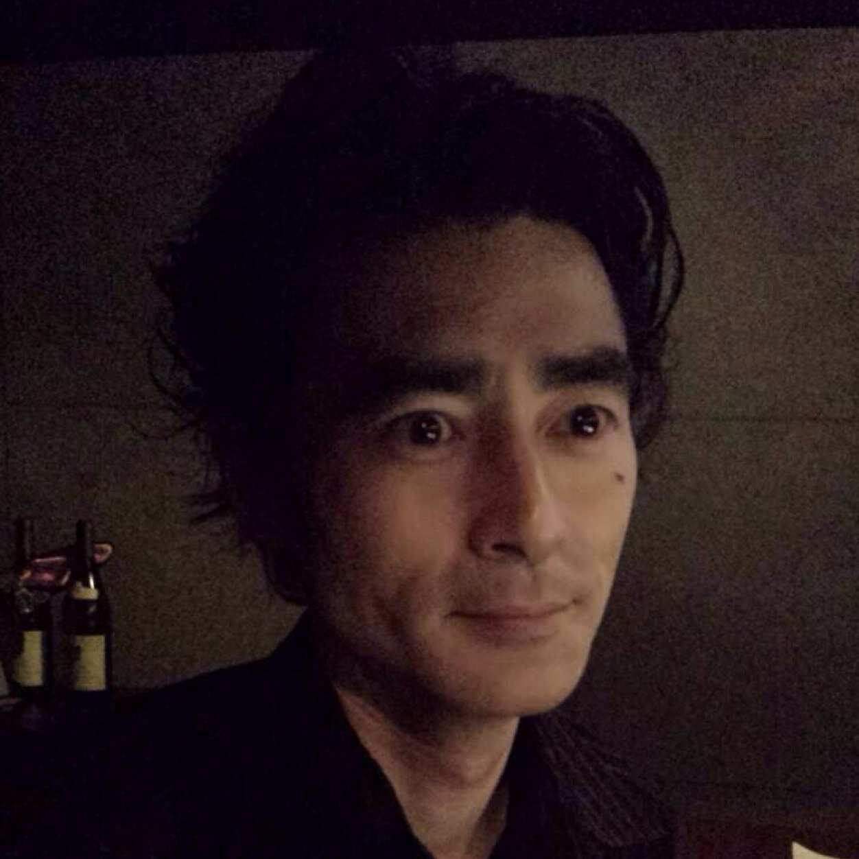 日本プロ麻雀連盟の岡田茂です。 ロン2参戦しております。 目の上についてるのは味ノリではありません。マユ毛です´д` ;