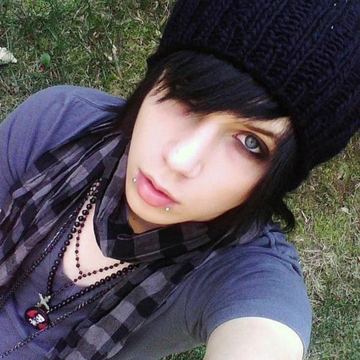 I love Black Veil Brides, Sleeping with Sirens, Motionless in white, Bullet for my valentine, Escape the fate, Falling in reverse and basically all scearmo band