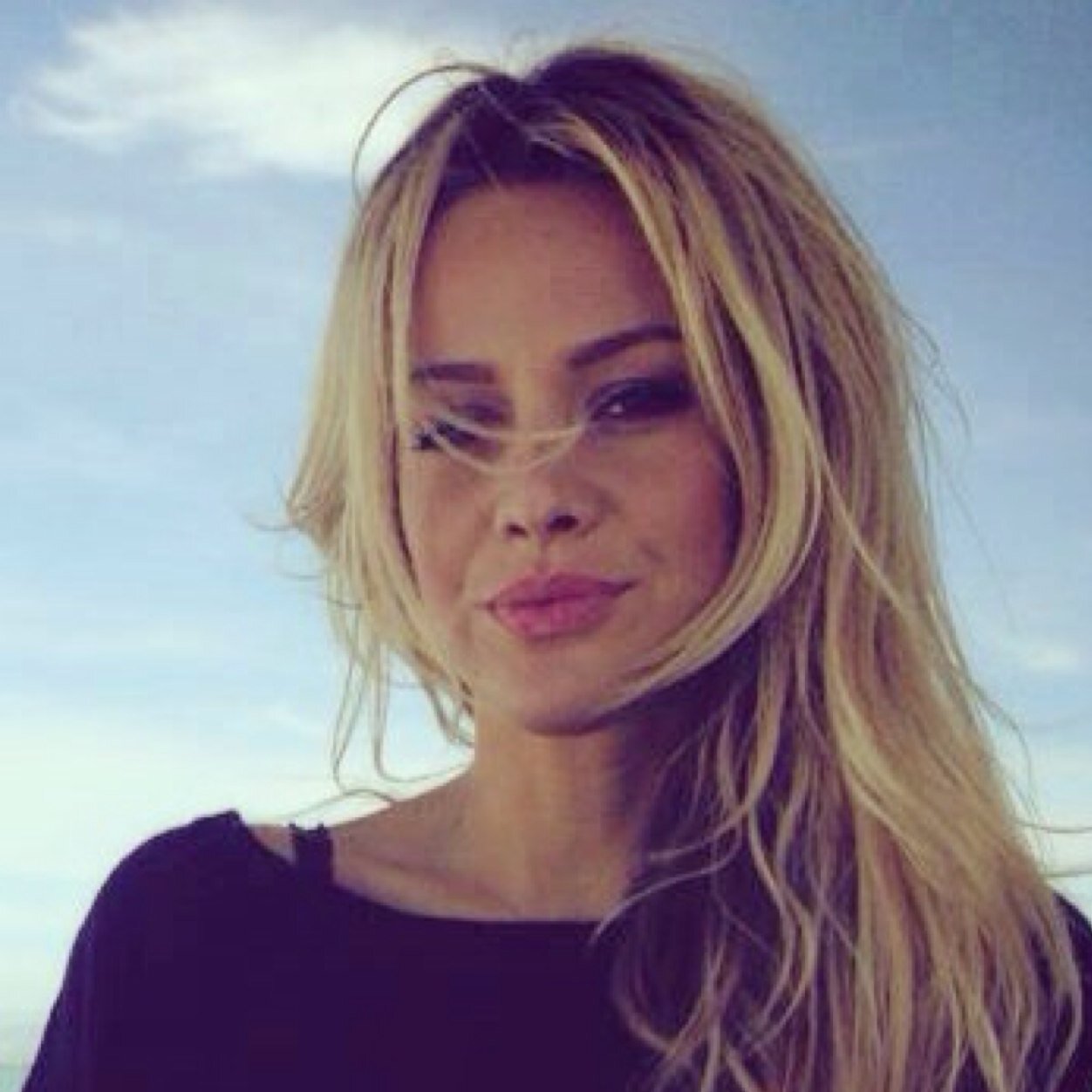 aferditadresh's profile picture. 