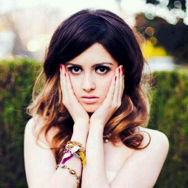 im ally.. writes songs for Austin. my best friend r dez austin n trish. {single-rp}