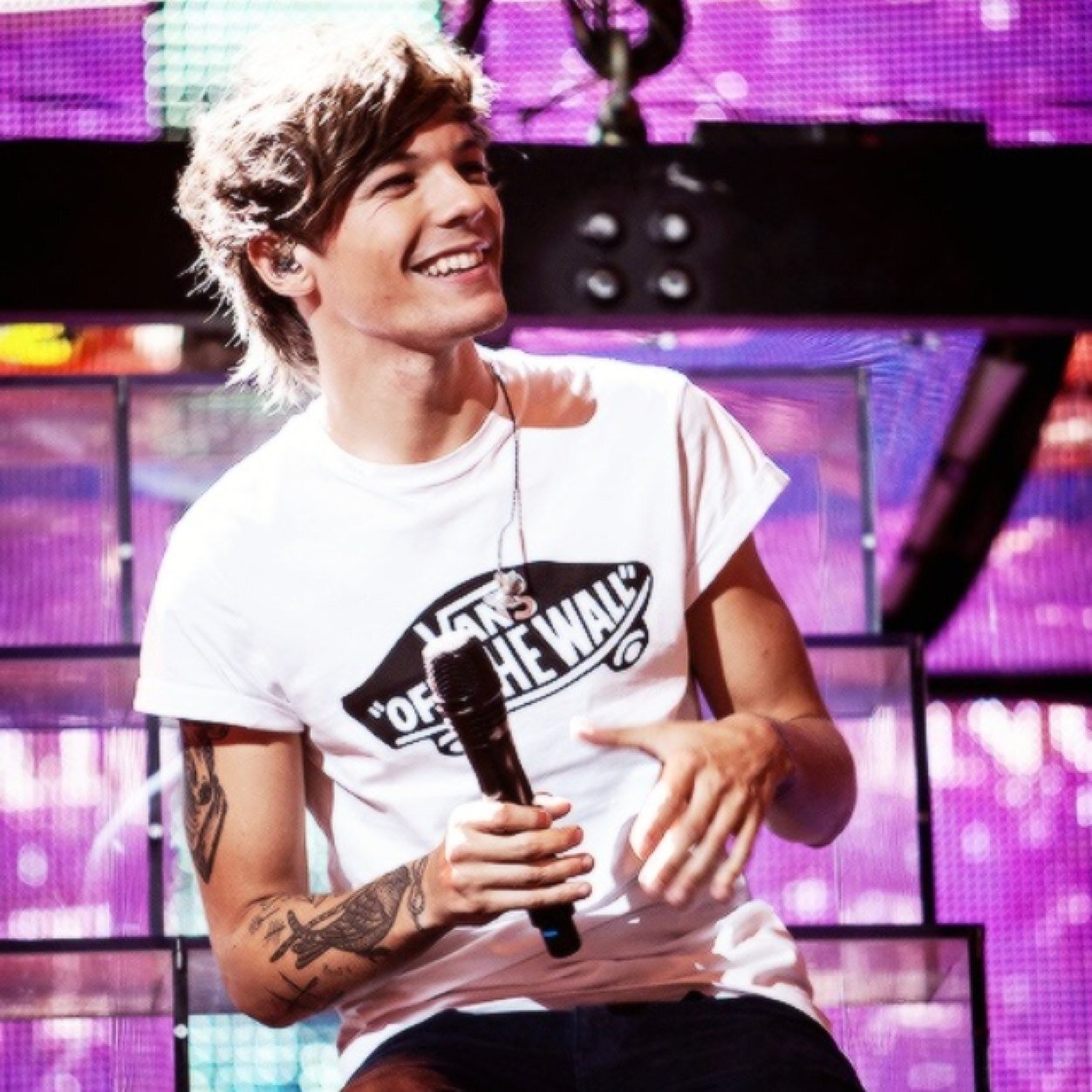If you wanna be super rad and shit follow @Tommoisgod she will follow back if asked.