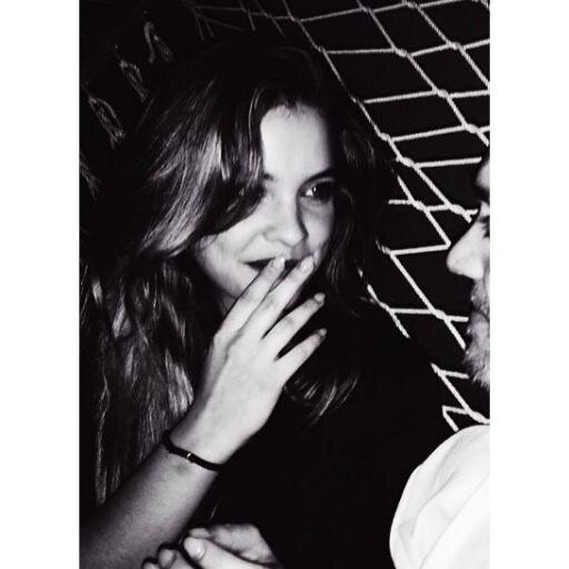 Les roses sont rouges, les violettes sont bleues, je t’emmerde, sale pute.