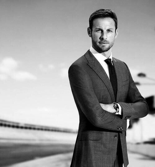 McLarenF1 and Jenson button  is  my hero  im a big F1fan  i like music and films i love my friends on twitter