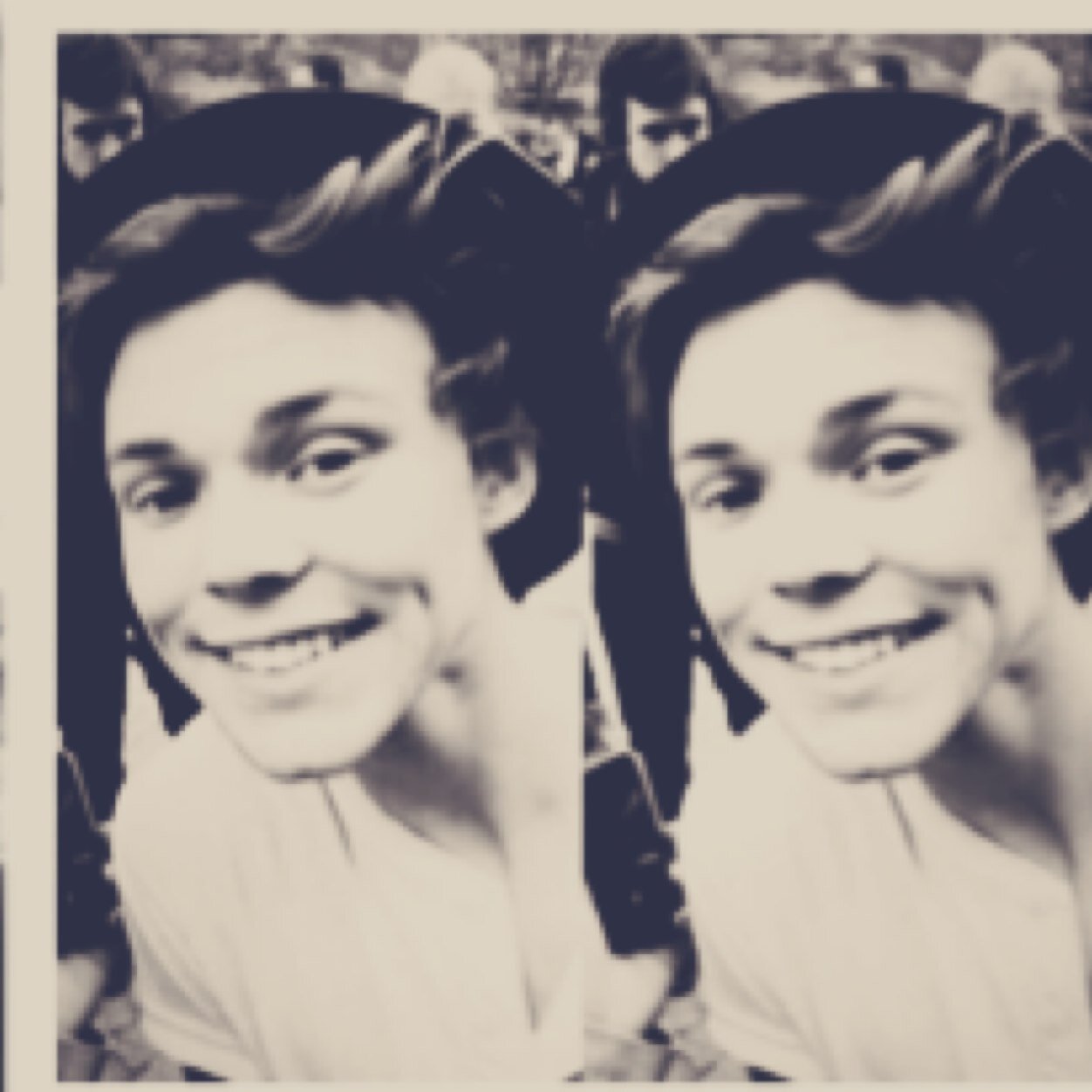 A girl who just has a bad obssesion with Ashton Irwin.. Its amazing. 0/4 0/5