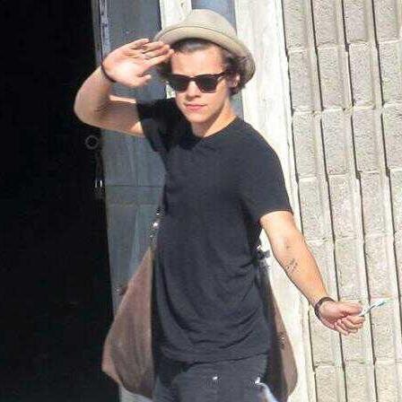 FOLLOW @pooshires BC FREE FOLLOW AND YOUR FAB AND SHE FOLLOWS BACK I PROMISE