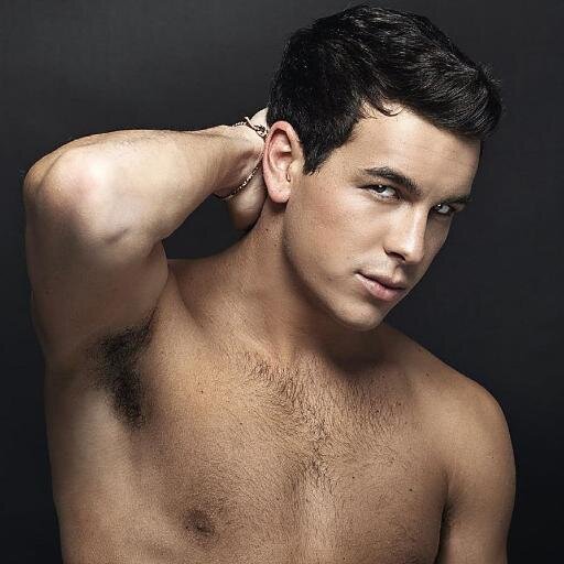 Marioforev3r's profile picture. Tu eres mi fea, yo soy ese hombre... Ese hombre que te mira y te desnuda, una fiera inquieta que te da mil vueltas reina. Solo yo te puedo llamar Fea (PARODIA)