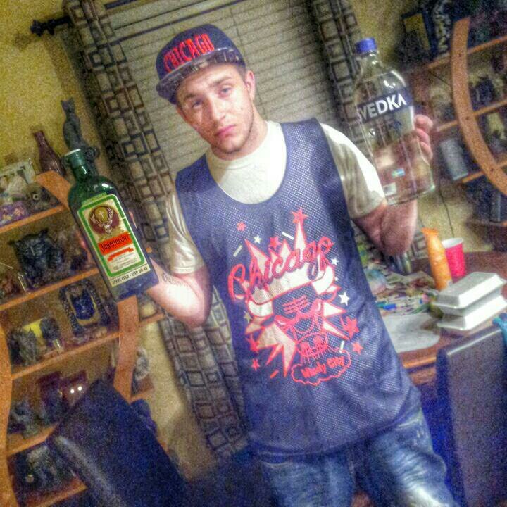 ayy my name is cameron I like to write to right music I love rapping I rep my city for wat it stands..