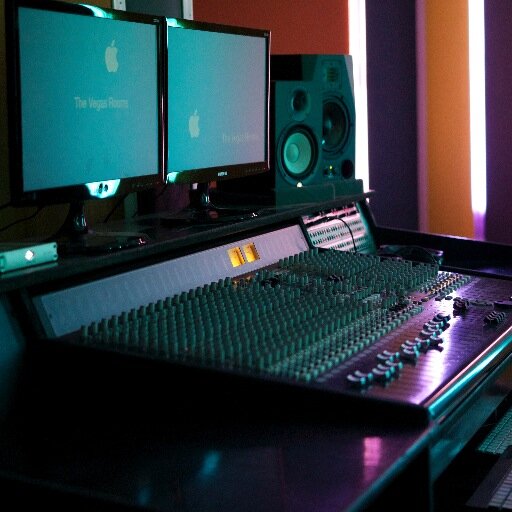 West Yorkshire's newest Recording & Mix Studio, located in The Chairworks Studio Complex. Owned and ran by sound engineer @benhammondaudio
