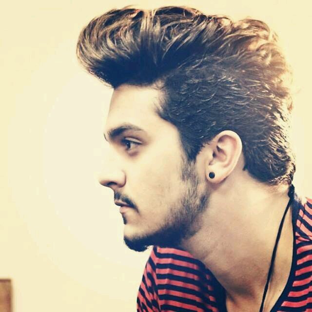 twitter feito em omenagem ao meu idolo @luanSantana...                Um dia vou te emcomtrar   meu anjo ...