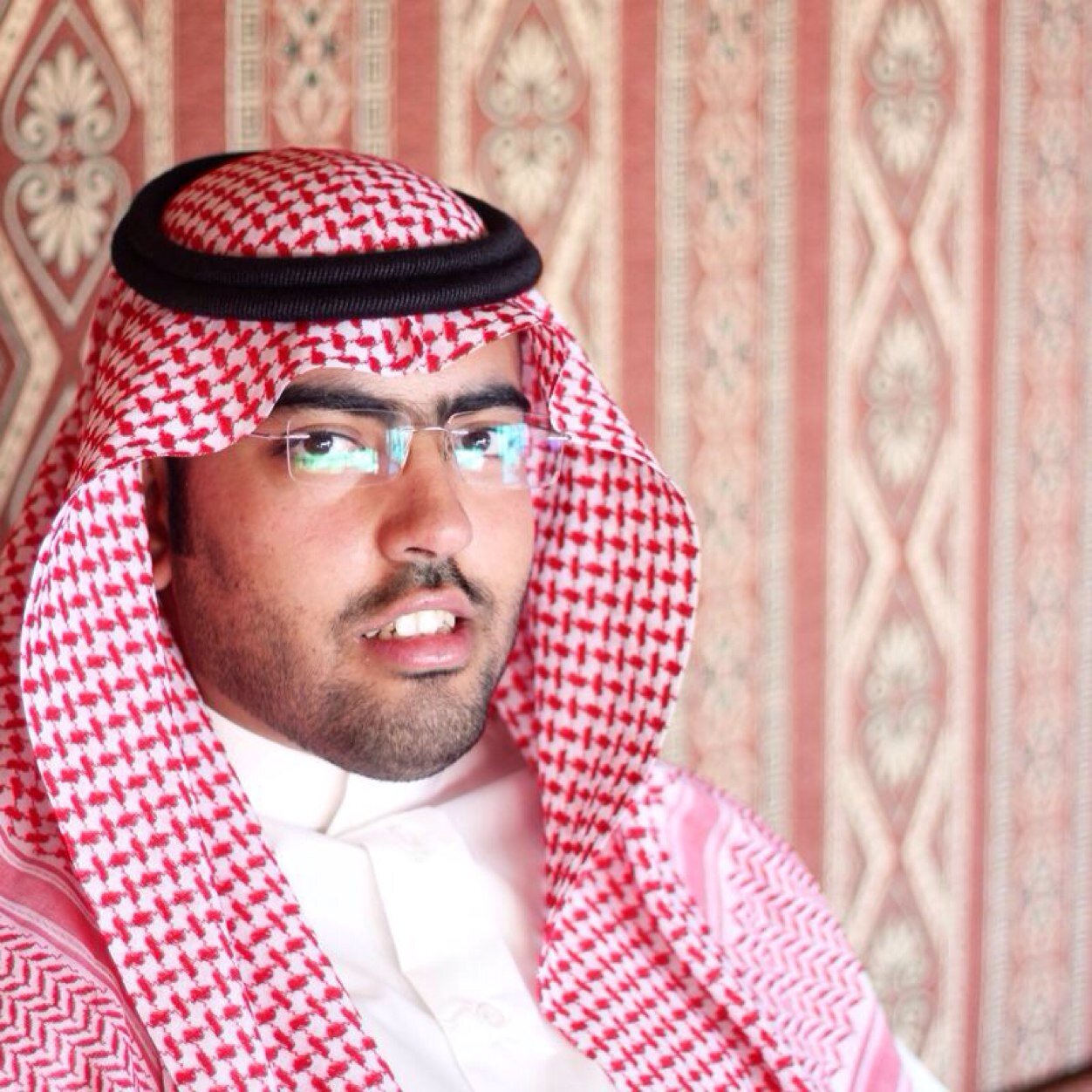 مهندس ميكانيكي .. مهتم بإدارة المرافق والمشاريع .. متفائل بمستقبل أفضل .. مؤمن بقول الرسول ﷺ :( يد الله مع الجماعة) ..