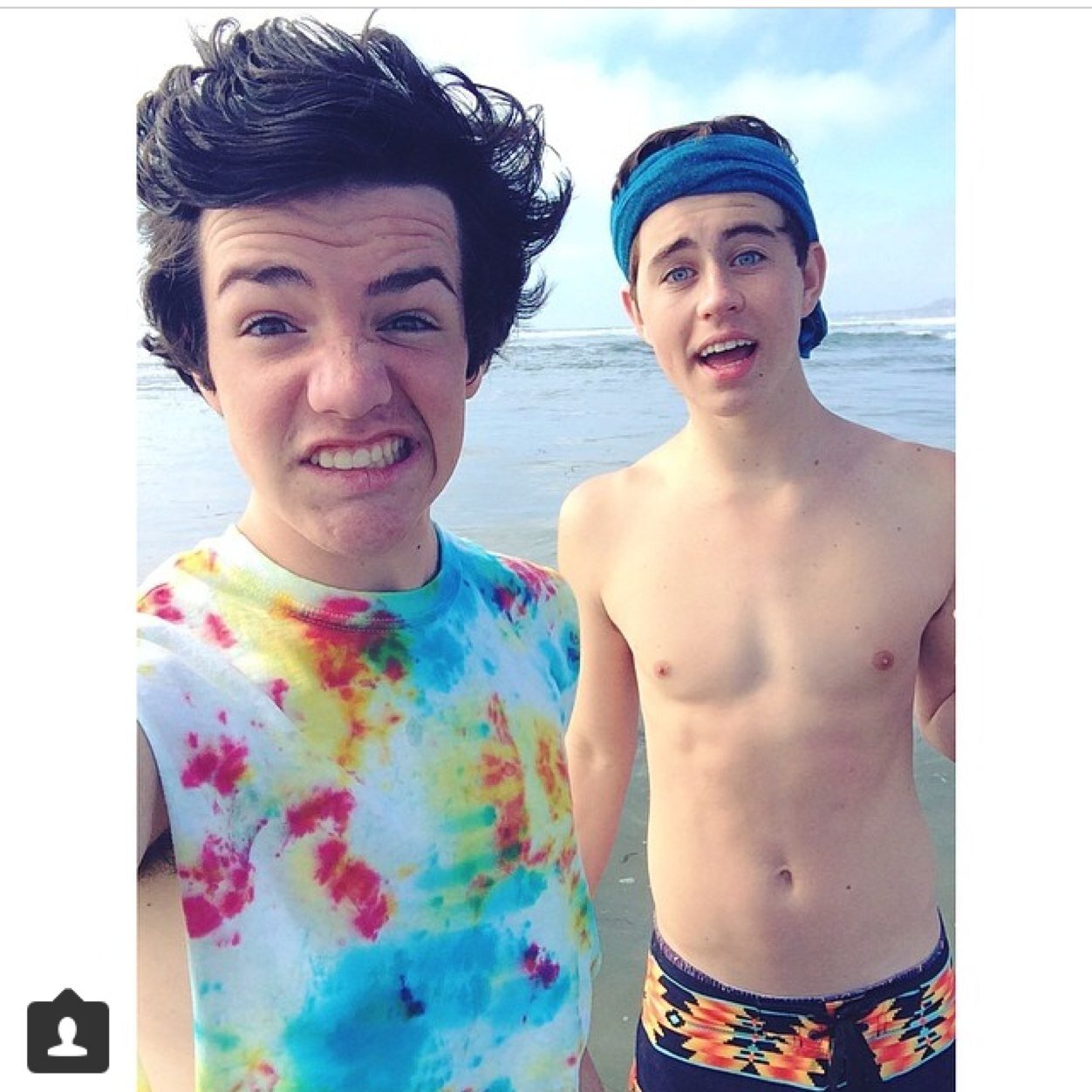 GO FOLLOW @Carpentersbitch SHE FOLLOWS BACK AND THIS IS A FREE FOLLOW ILY ALL STAY BEAUTIFUL XOXO