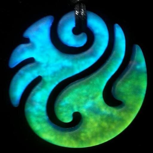 Hand carved artglass. Capture the earth energy in the form of glass with unique color patterns. DM for custom piece or come to see me at @PDXsatmkt